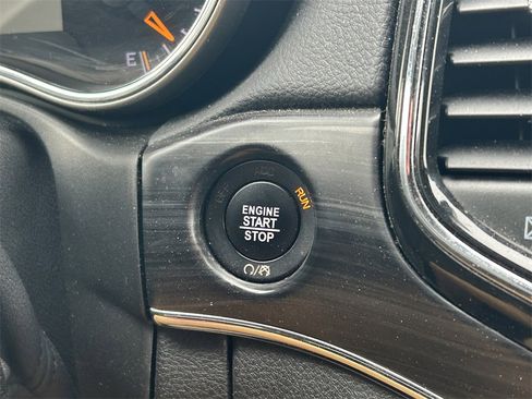 Used 2021 Jeep Grand Cherokee Limited w/ Luxury Group II image 30