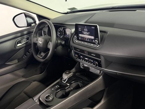 Used 2026 Nissan Rogue SV AWD/4WD image 30