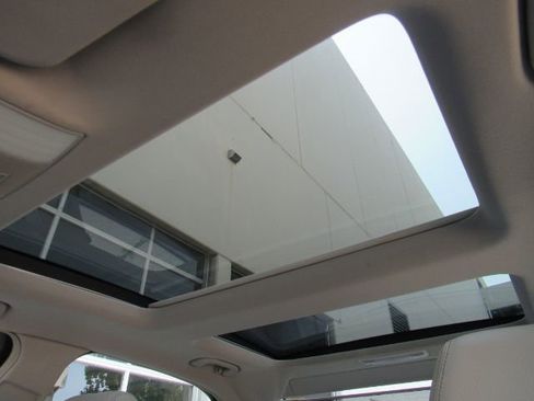 Used 2014 Mercedes-Benz E 350 Sedan image 52