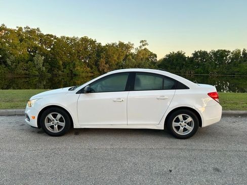 Used 2016 Chevrolet Cruze LS image 2