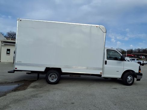 New 2025 GMC Savana 3500 w/ Power Convenience Package image 17