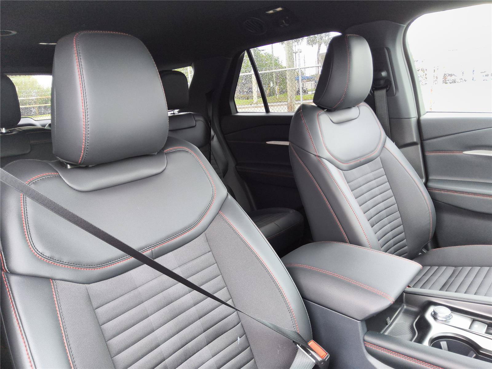 New 2026 Ford Explorer ST-Line w/ Premium Package RWD image 33