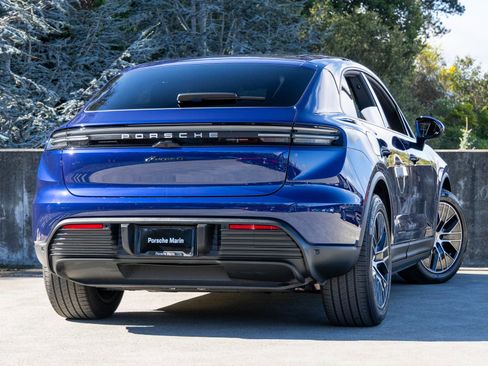 Certified 2025 Porsche Macan 4 Electric image 11