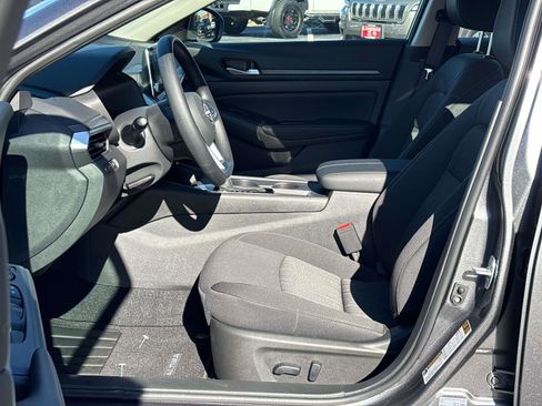 New 2025 Nissan Altima 2.5 SV FWD image 5