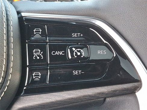 Used 2023 Jeep Grand Cherokee Overland w/ Luxury Tech Group IV image 24