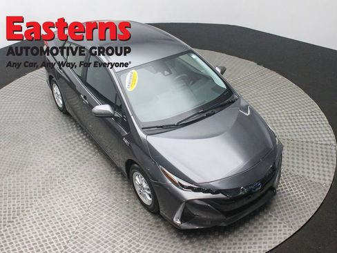 Used 2022 Toyota Prius Prime LE FWD image 3