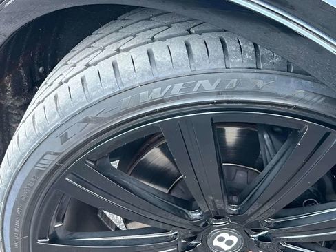 Used 2017 Bentley Bentayga image 33