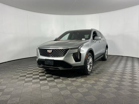 Used 2024 Cadillac XT4 Premium Luxury AWD/4WD image 2