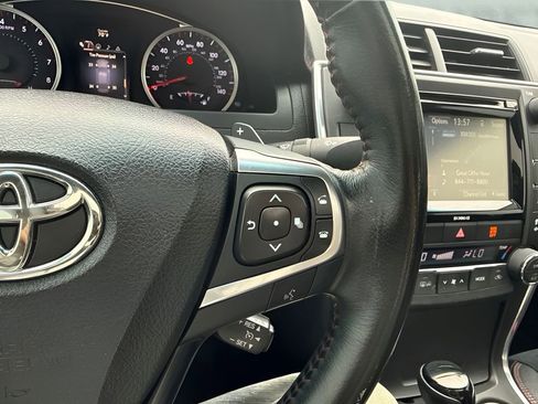 Used 2016 Toyota Camry XSE FWD image 18