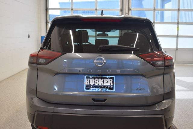 Used 2025 Nissan Rogue SV AWD/4WD image 11