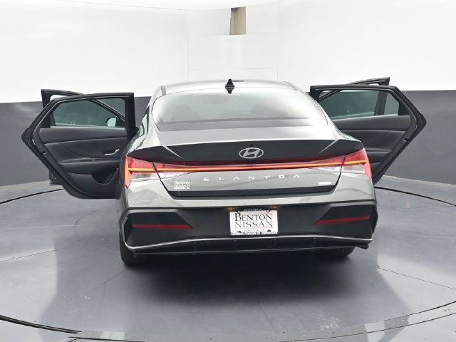 Used 2026 Hyundai Elantra Hybrid FWD image 47