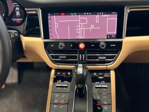 Used 2023 Porsche Macan Base image 26