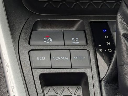 Used 2023 Toyota RAV4 XLE image 17