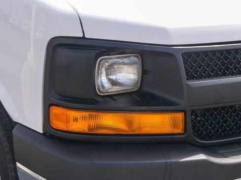Used 2014 Chevrolet Express 2500 RWD image 4