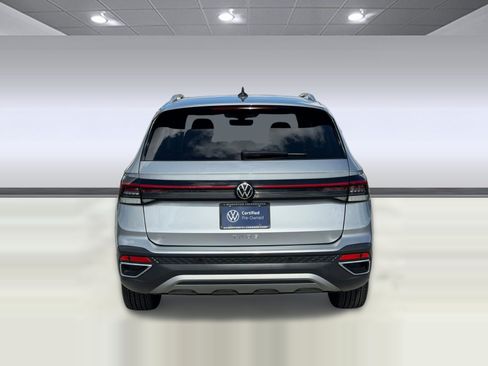 Certified 2025 Volkswagen Taos SE FWD image 9