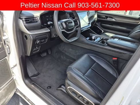 Used 2024 Jeep Wagoneer L Series II RWD image 22