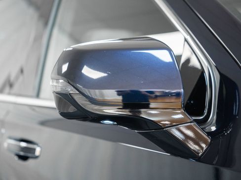 Used 2023 GMC Yukon XL SLT w/ SLT Premium Package image 10