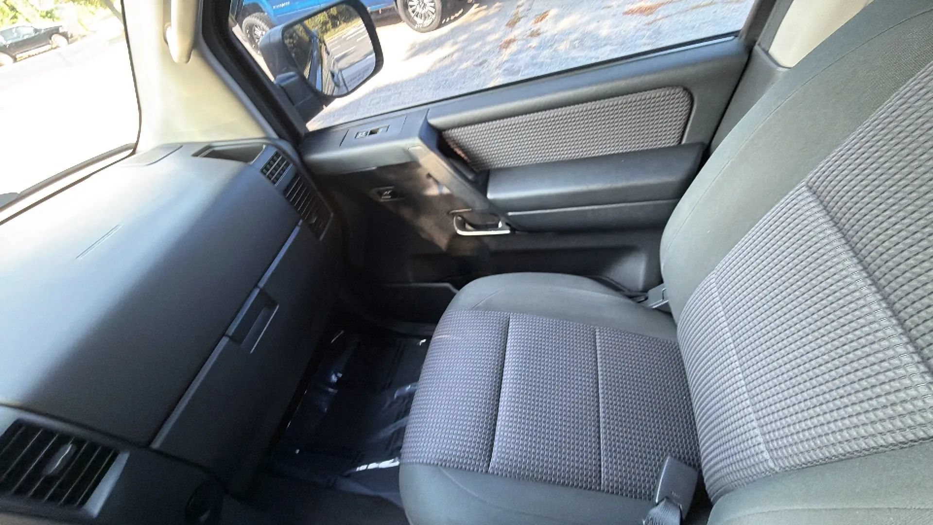 Used 2009 Nissan Titan SE RWD image 12