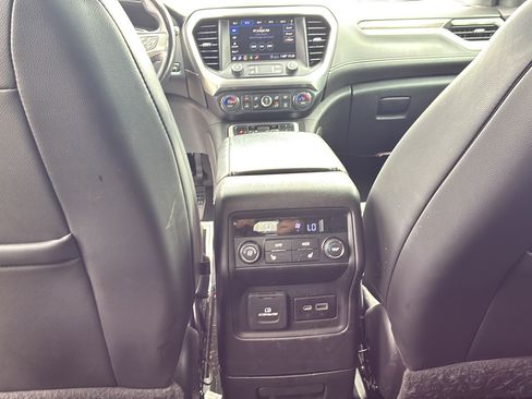 Used 2020 GMC Acadia SLT w/ Premium Package FWD image 26