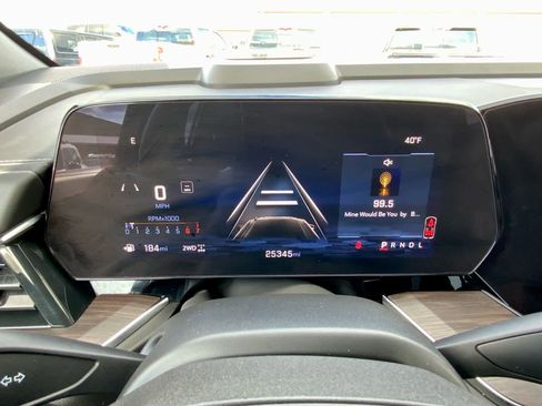 Used 2025 Chevrolet Suburban Z71 AWD/4WD image 39