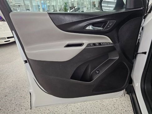 Used 2018 Chevrolet Equinox LT image 25