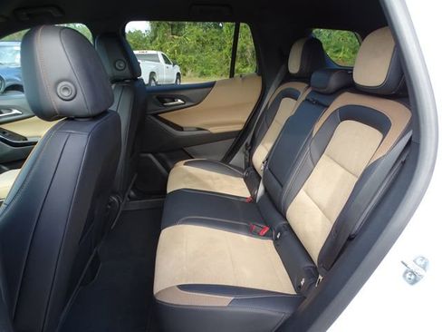 Used 2025 Chevrolet Equinox ACTIV w/ Safety and Technology Package image 23