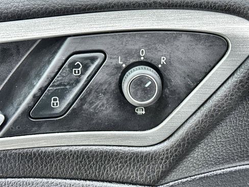 Used 2016 Volkswagen Golf SE image 14