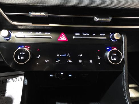 Used 2024 Hyundai Sonata SEL w/ Convenience Package FWD image 17