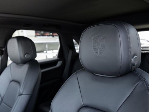Certified 2026 Porsche Cayenne AWD/4WD image 24