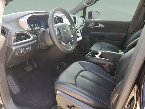 Used 2025 Chrysler Pacifica Select FWD image 14
