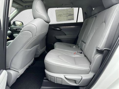 Used 2025 Toyota Highlander Limited image 20