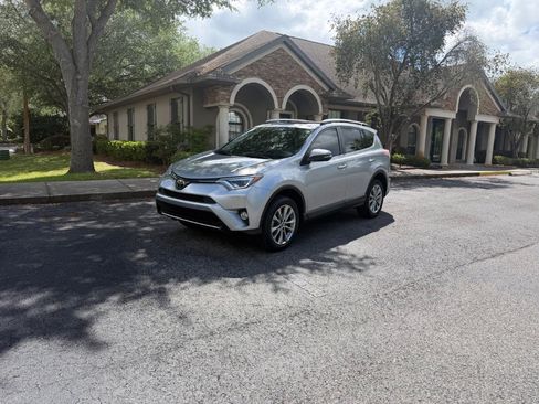 Used 2017 Toyota RAV4 Limited image 3