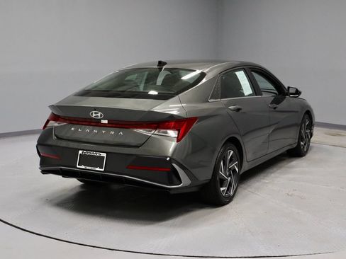 Used 2025 Hyundai Elantra SEL FWD image 10