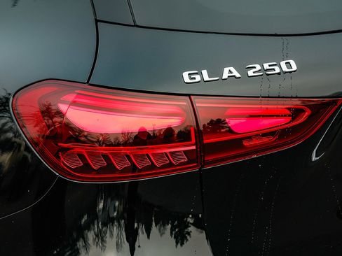 Certified 2025 Mercedes-Benz GLA 250 GLA 250 image 8