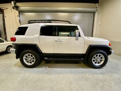 Used 2011 Toyota FJ Cruiser 4WD w/ Convenience Pkg image 7