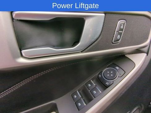Used 2023 Ford Explorer XLT AWD/4WD image 11