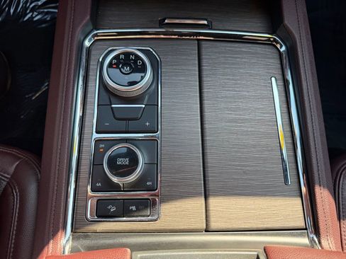 Used 2024 Ford Expedition Max Limited image 32