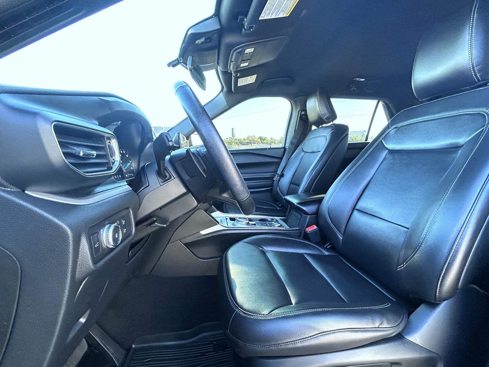 Used 2020 Ford Explorer XLT w/ Equipment Group 202A AWD/4WD image 11