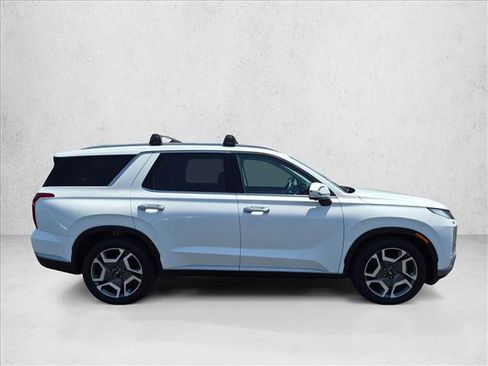 Used 2023 Hyundai Palisade SEL FWD image 4