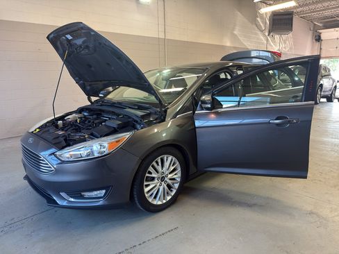 Used 2016 Ford Focus Titanium FWD image 11