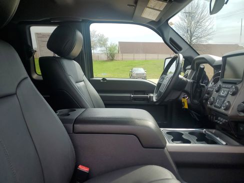 Used 2016 Ford F250 Lariat w/ Chrome Package AWD/4WD image 32