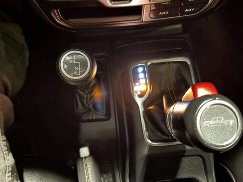 Used 2022 Jeep Gladiator Overland image 32