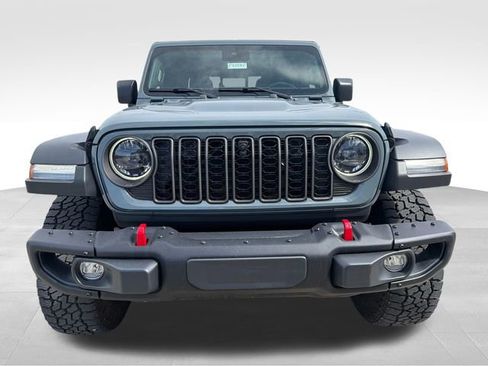 Used 2024 Jeep Gladiator Rubicon w/ Technology Group AWD/4WD image 3
