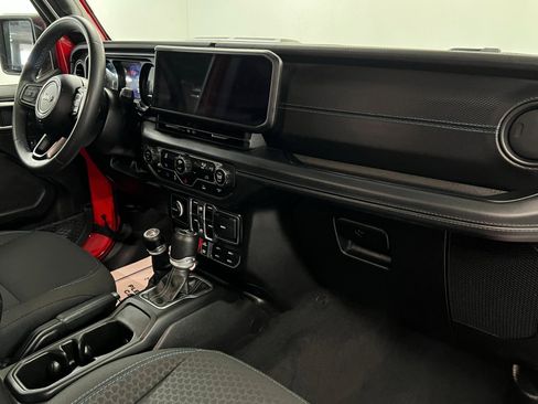 Used 2024 Jeep Wrangler Unlimited Rubicon 4xe image 24