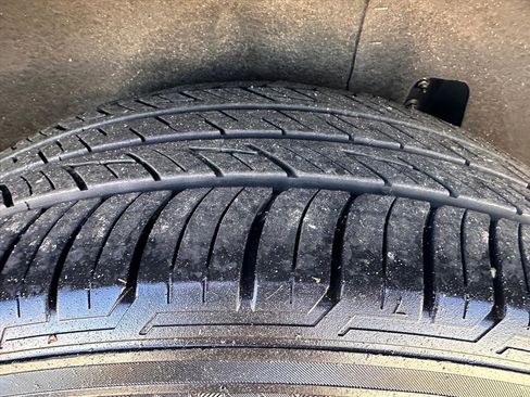 Used 2023 Nissan Pathfinder SL w/ Black Appearance Package image 28