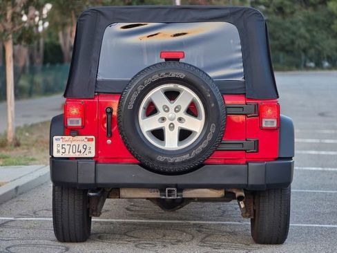 Used 2014 Jeep Wrangler Unlimited Sport w/ Quick Order Package 24S AWD/4WD image 7