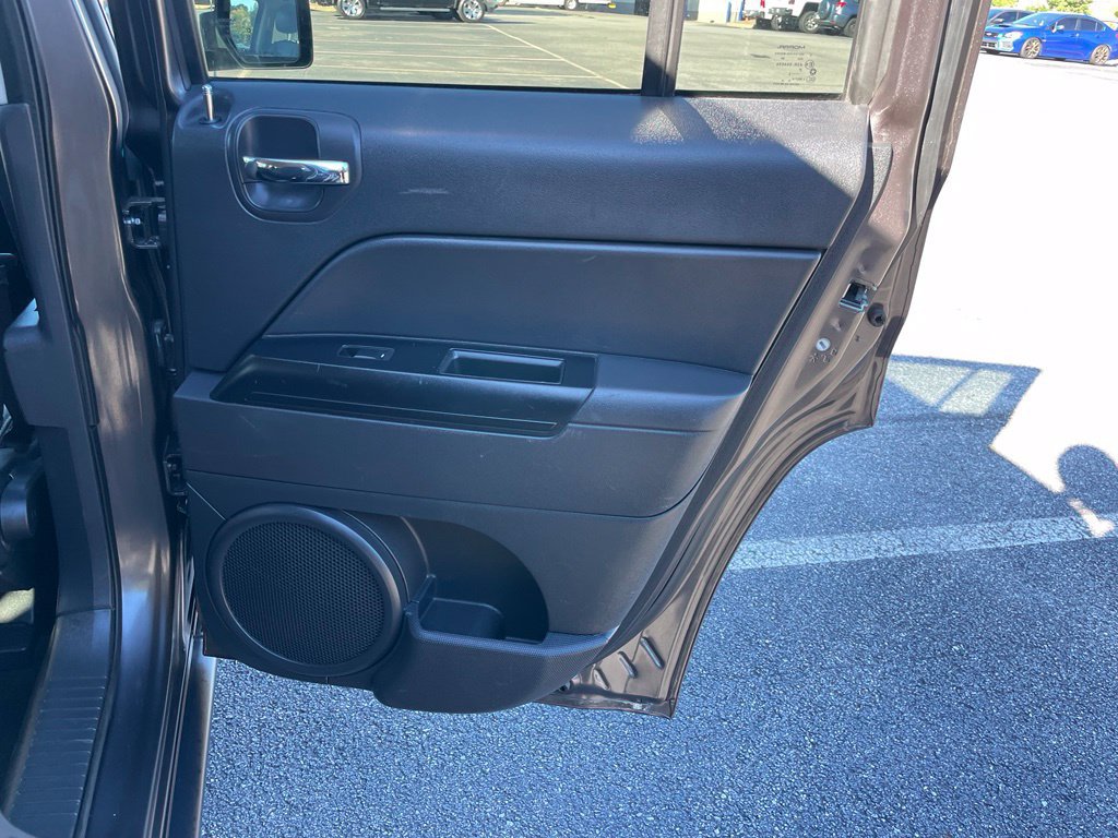 Used 2015 Jeep Patriot High Altitude FWD image 33