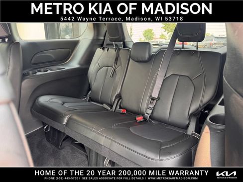 Used 2025 Chrysler Pacifica Select AWD/4WD image 26