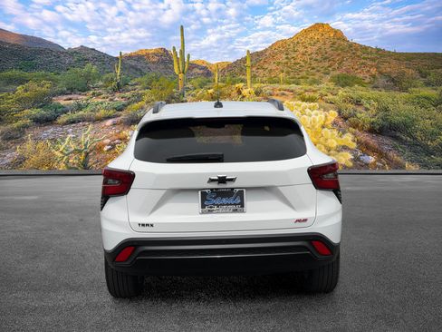 Used 2025 Chevrolet Trax RS w/ Sunroof Package FWD image 6