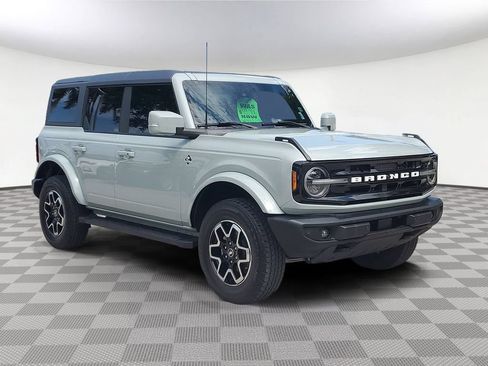 Used 2024 Ford Bronco Outer Banks AWD/4WD image 2